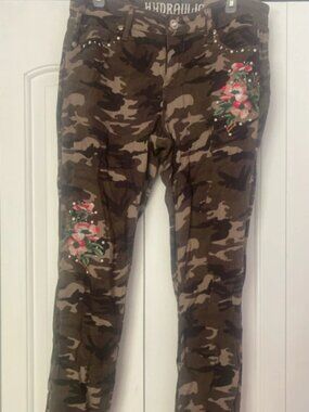 Hydraulic Nolita Crop Skinny Jeans Camo Floral Pearl Embroidered Size 10